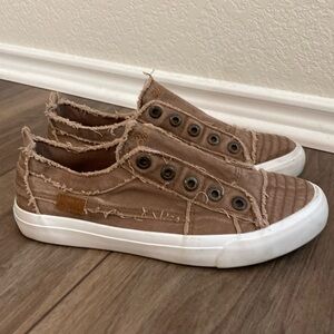 Blowfish Slip on Shoes in Brown - size 9